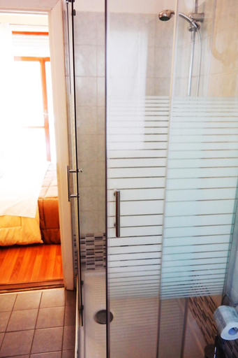Bathroom 3, Central Plaza, Lecce