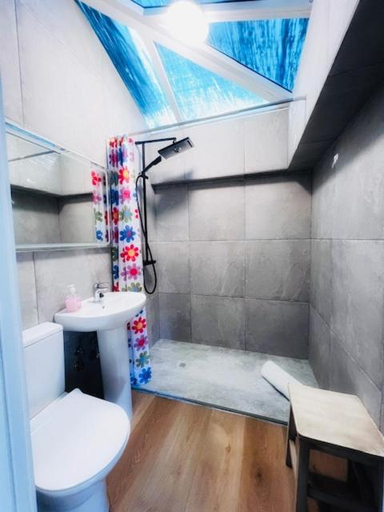 Bathroom 2, El Beaterio Apartments, Cádiz