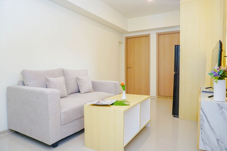 Living Room 5, 2BR near Paramadina University at Meikarta District 2 Apartment By Travelio, Cikarang