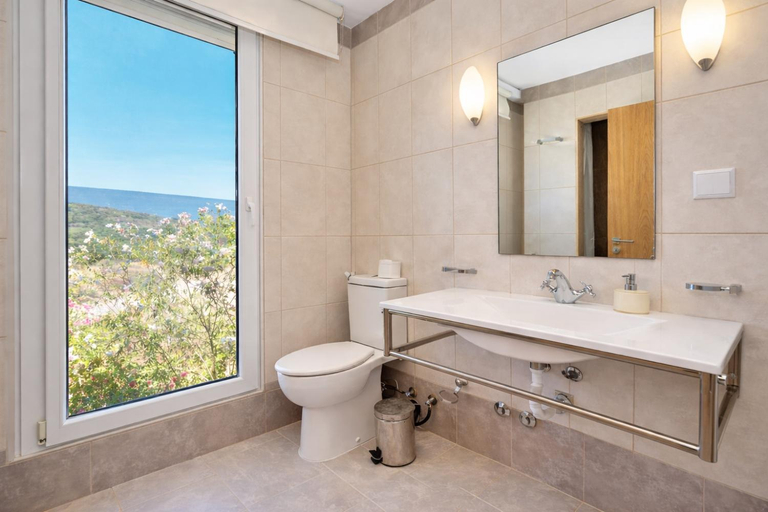 Bathroom 5, CASA DO LAGO, Infinity Pool, Mountains & Sea view, Faro