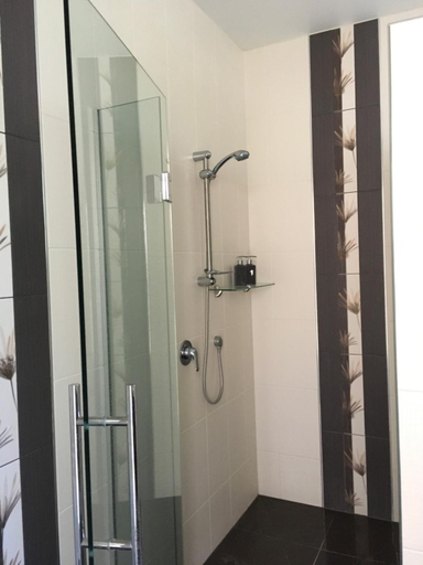 Bathroom 3, Lye Bow Lake Suite, Central Otago