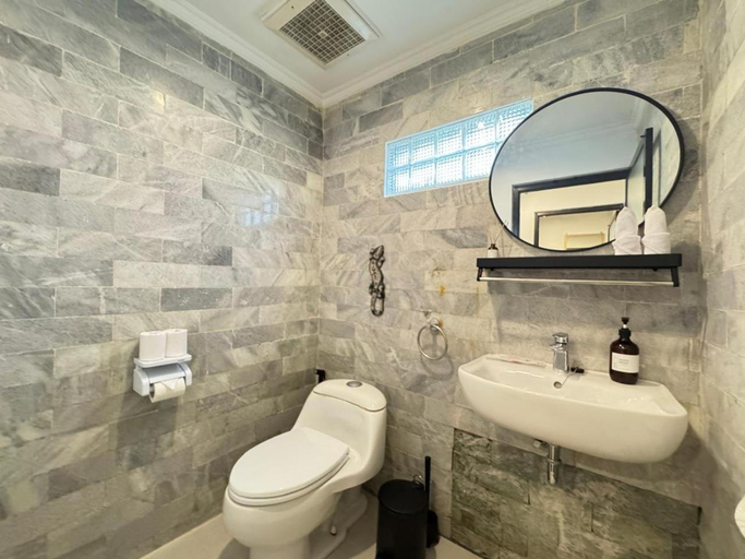 Bathroom 5, Mamo Uluwatu, Badung
