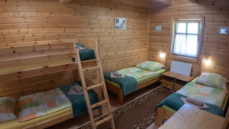 Others 4, Bak Vendeglo fahazak, Tapolca