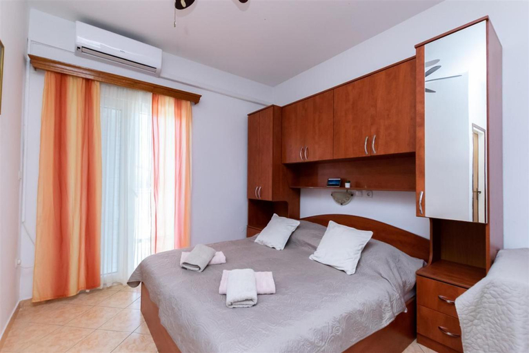 Bedroom 2, Sandy Beach Family Apartments with Free Parking & Balcony, Lopar/Supetarska Draga