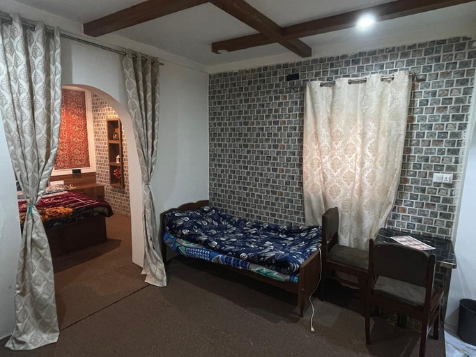 Living area 2, Summershade Homestay, Srinagar