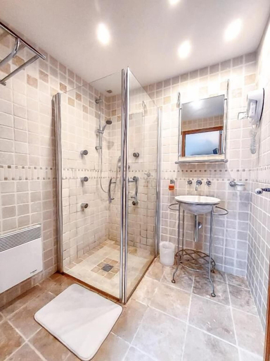 Bathroom 5, Le Haras des Charmilles, Calvados