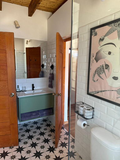 Bathroom 4, Casa Luna Bed & Breakfast, El Loa