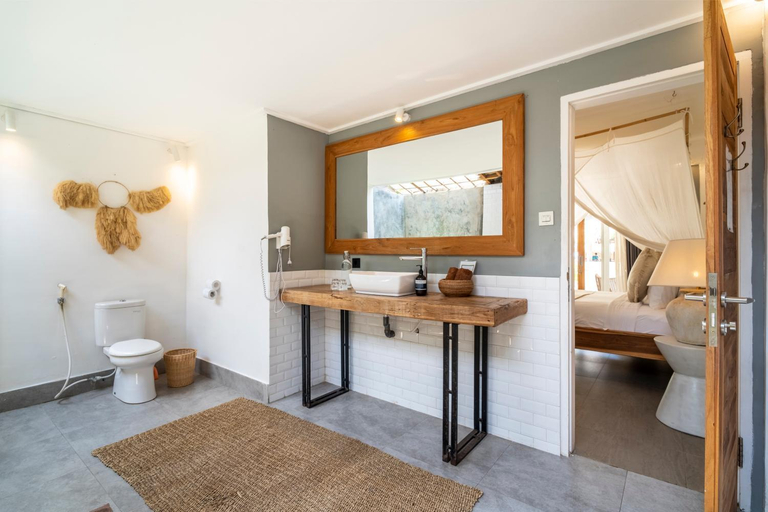 Bathroom 4, Mowies On The Beach, Lombok