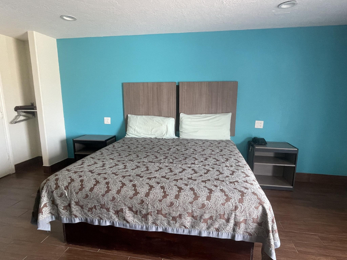 Bedroom 2, Moonlight Inn & Suites, Houston