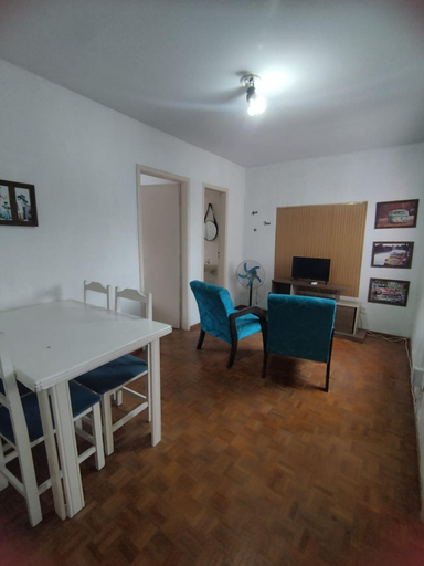 Others 2, Vitrine apart. Hotel, Baje