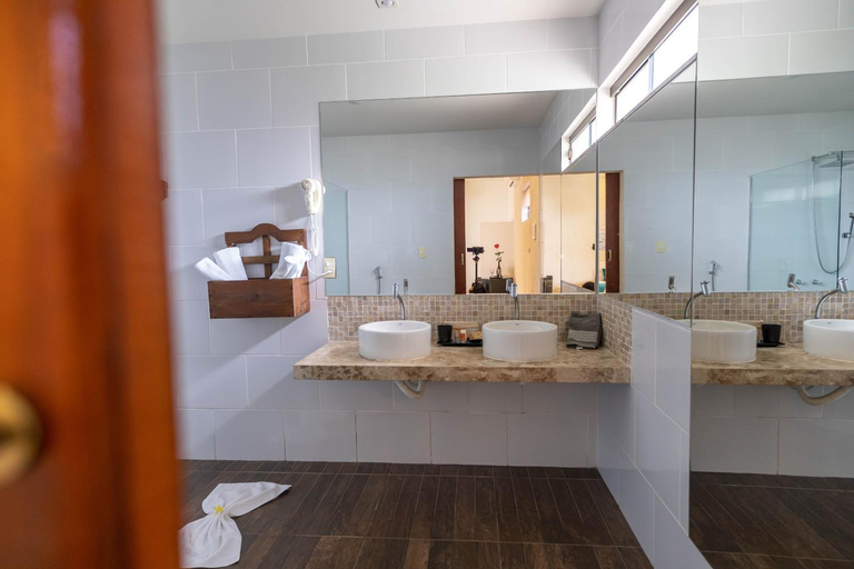 Bathroom, Oasis Tajaja Pousada, Conde