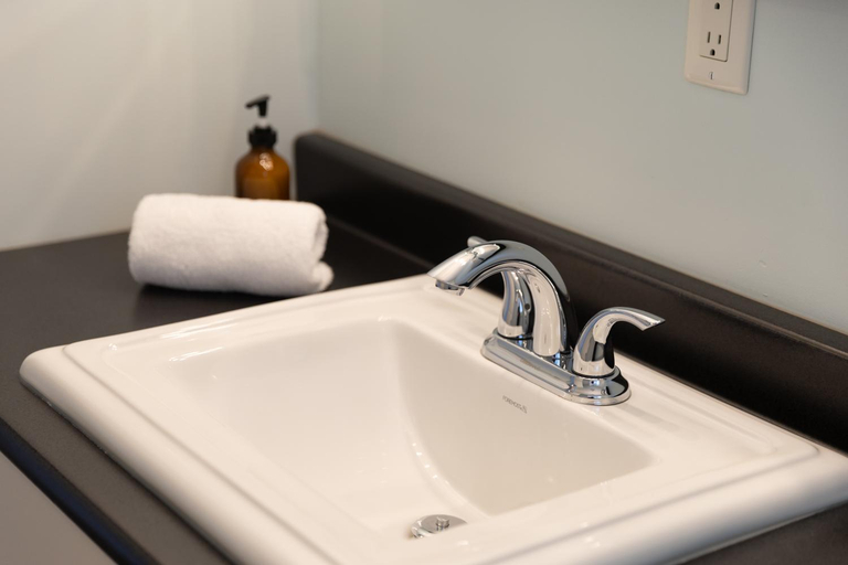 Bathroom 3, Stoneshire Guesthouse, Thompson-Nicola