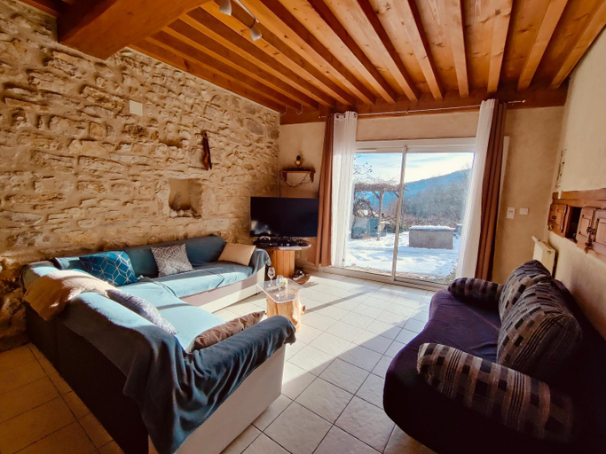 Bedroom 2, L'Horizon - Maison en Pierres, Vue Alpes et Nature, Ain
