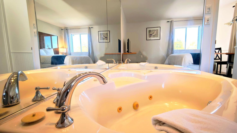 Bathroom 3, Motel des Pentes et Suites, Les Pays-d'en-Haut