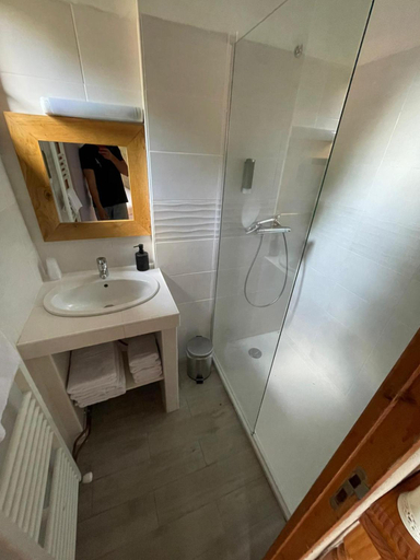 Bathroom 3, Auberge Les Myrtilles, Ariège