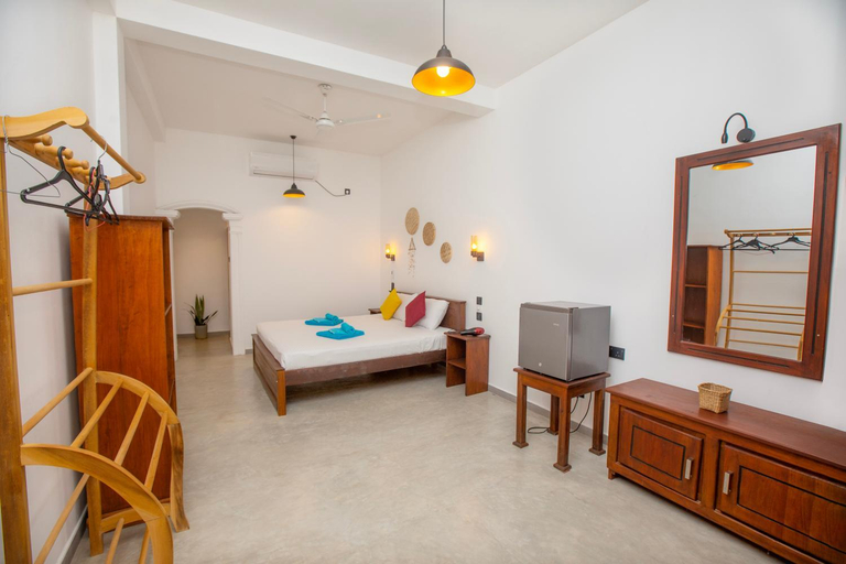 Bedroom 2, Sweet Emotion, Weligama