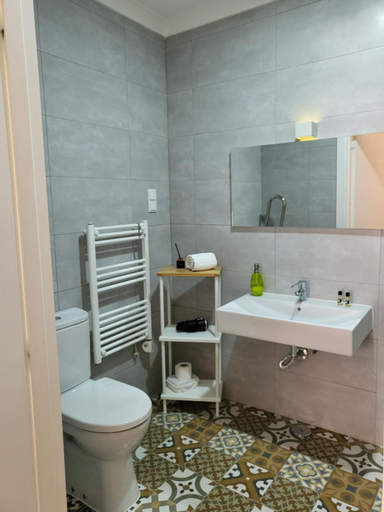 Bathroom, Alfama Apartments Services, Lisbon