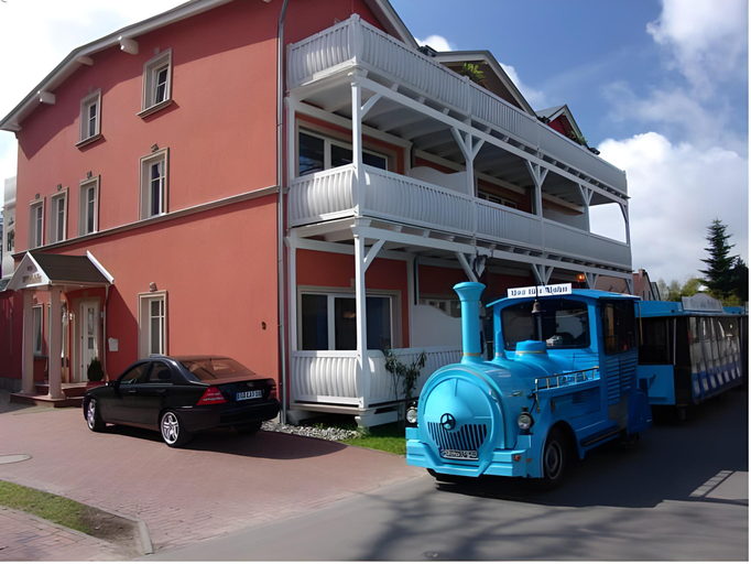Exterior & Views