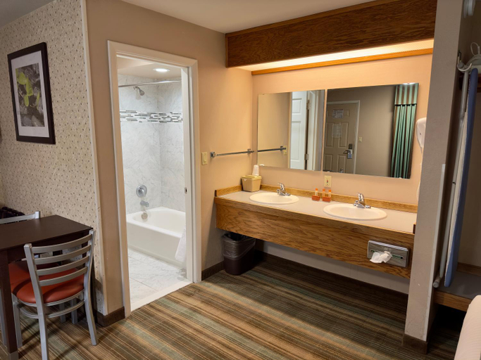 Bathroom 4, Flagship Inn of Ashland, Jackson