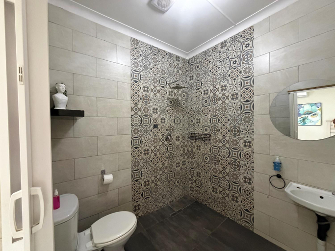 Bathroom 2, The Guesthouse Klerksdorp, Dr Kenneth Kaunda
