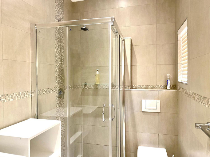 Bathroom 2, Cavallo Guesthouse, Windhoek East