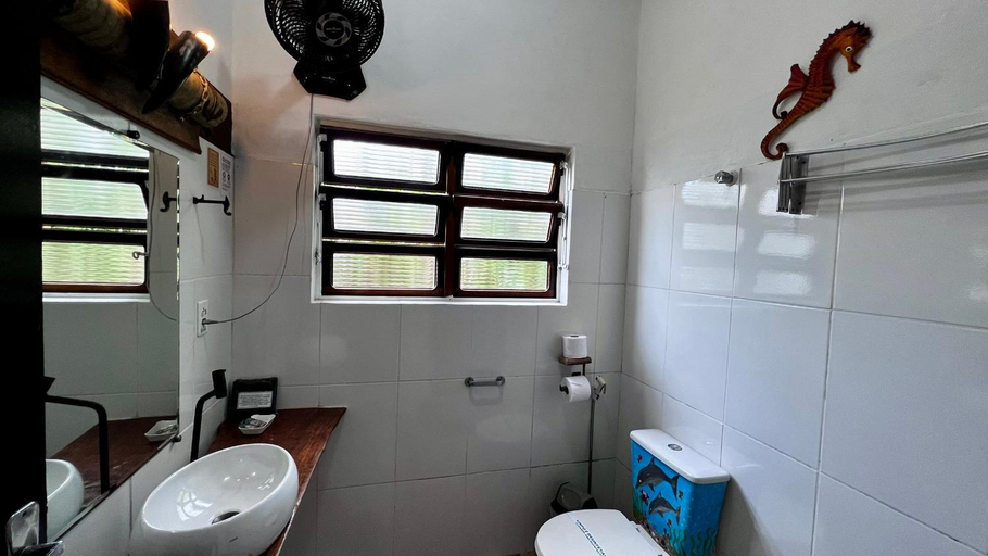 Bathroom, Mirante do Pirata, Ubatuba
