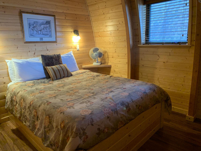 Bedroom, Oyster Bay Resort, Comox-Strathcona