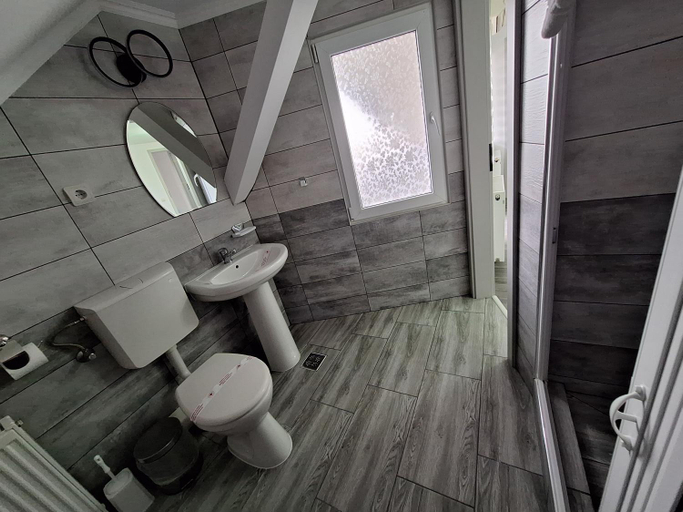 Bathroom, Pensiunea D&D, Fagaras
