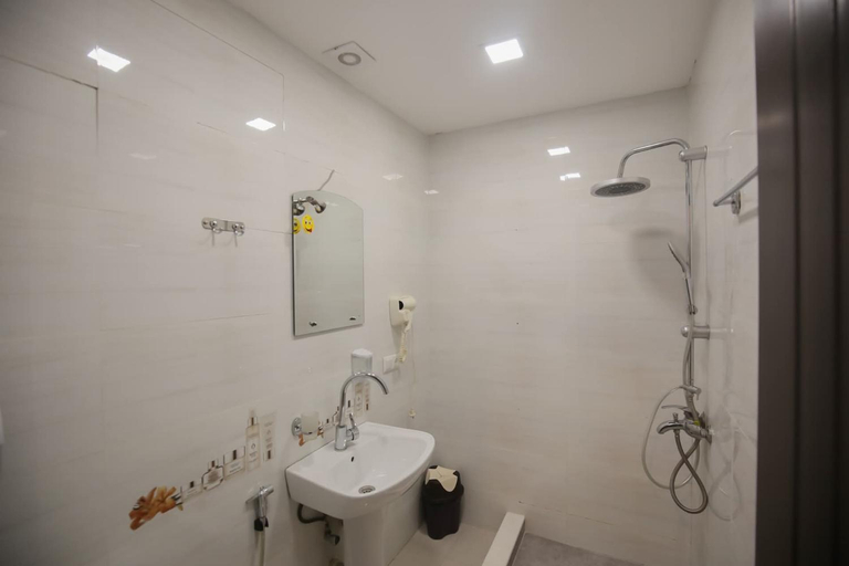 Bathroom 2, Hotel Caucasus, Tbilisi