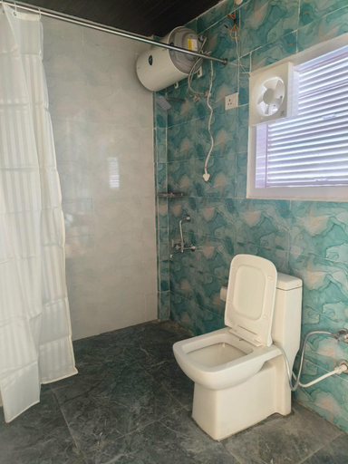 Bathroom 2, Pinaceae Resort, Dehradun