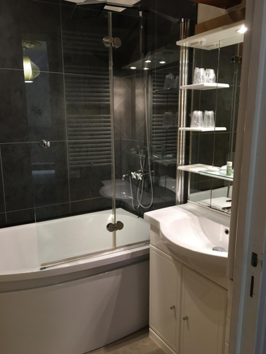 Bathroom 3, Domaine de Moresville B&B, Eure-et-Loir