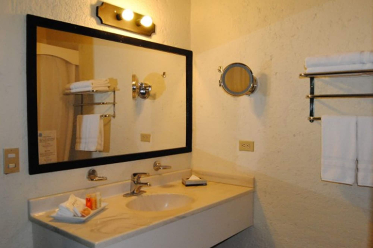Bathroom 4, Hotel El Convento, León