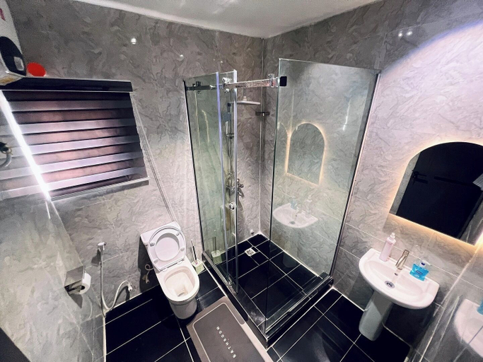 Bathroom 5, Kim Thompson Shortlets, AbujaMun