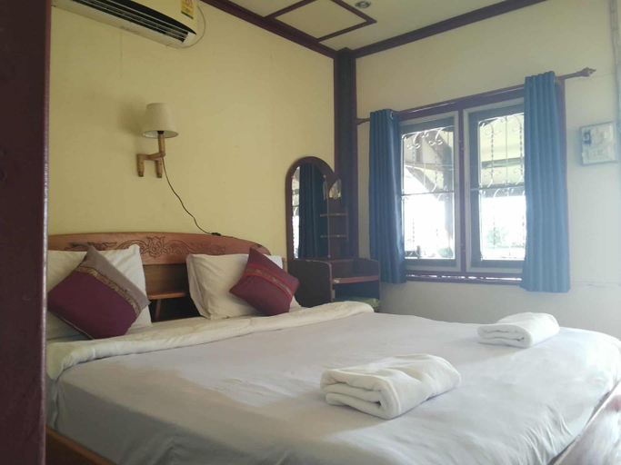 Bedroom 2, Somphamit Guesthouse, Khong