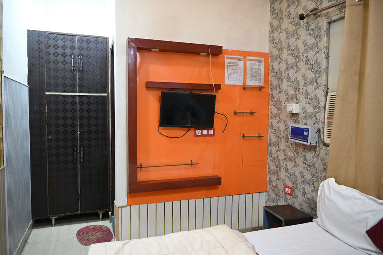 Room 2, Rajawat Stay Dehradun, Dehradun