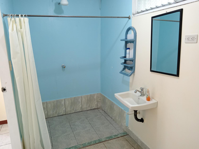Bathroom 2, Posada Rural Rio Celeste, Guatuso