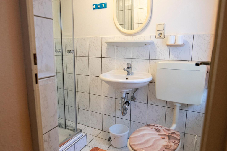 Bathroom 2, Apartments Greifswalder Chaussee, Vorpommern-Rügen