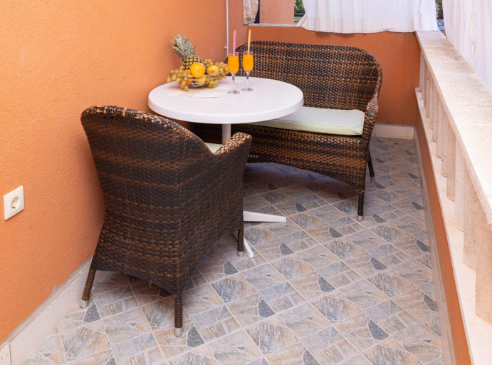 Others 5, Apartments Sea Line, Blato