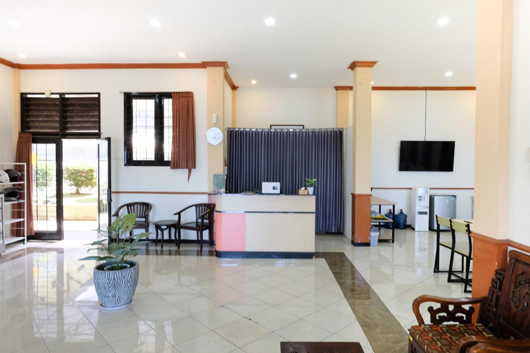Public Area 2, RedDoorz @ Jestro Guest House Batu, Malang