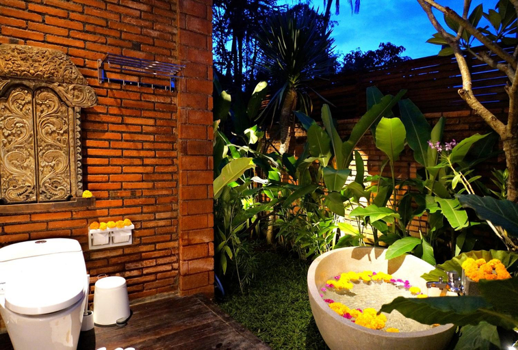 Bathroom 2, deLodtunduh Villa 2, Gianyar