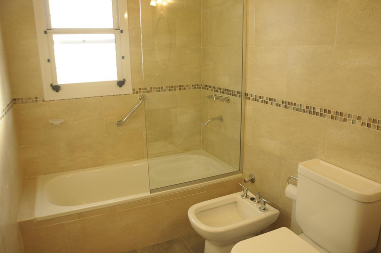 Bathroom 4, Lom Suites, Junín