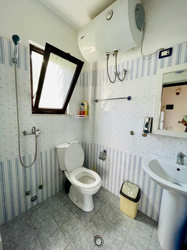 Bathroom, Vila Toskaj, Vlorës