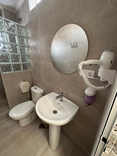 Bathroom 3, Hostal Gutierrez, Ceuta