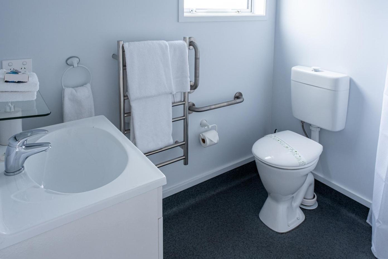 Bathroom 3, Trailblazer Studios, Hauraki