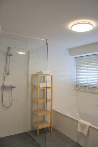 Bathroom 2, Boulevard 5, Zandvoort