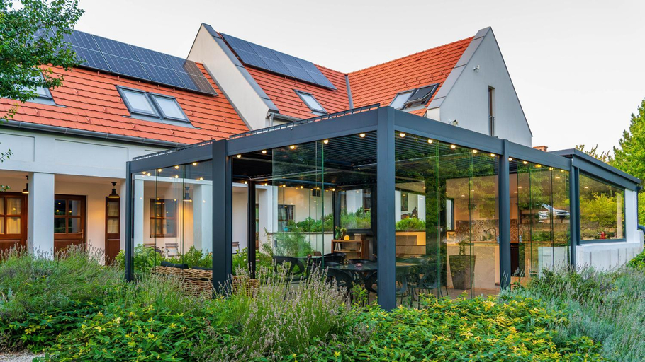 Exterior & Views