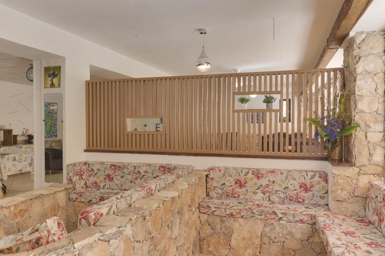 Others 5, Hotel des Etrangers, Corse-du-Sud