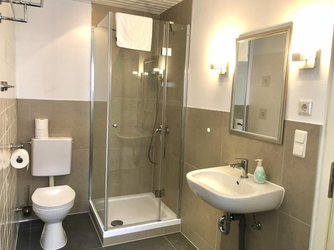 Bathroom 2, Alte Schmiede Putbus, Vorpommern-Rügen
