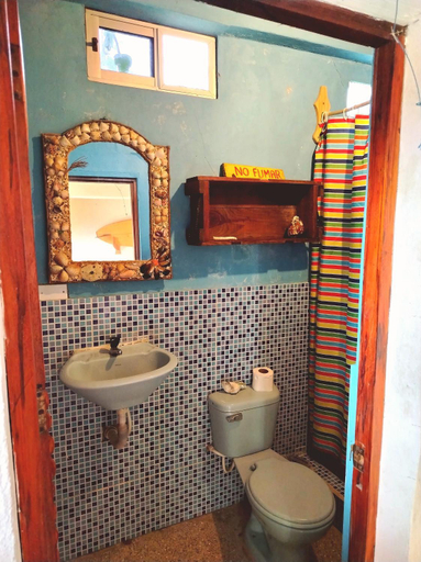Bathroom 5, Hostal Puerto Engabao "El Surf Shelter", Playas