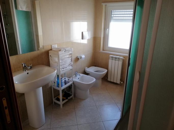 Bathroom 2, City Break, Foggia